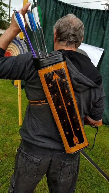 Zádový toulec na šípy